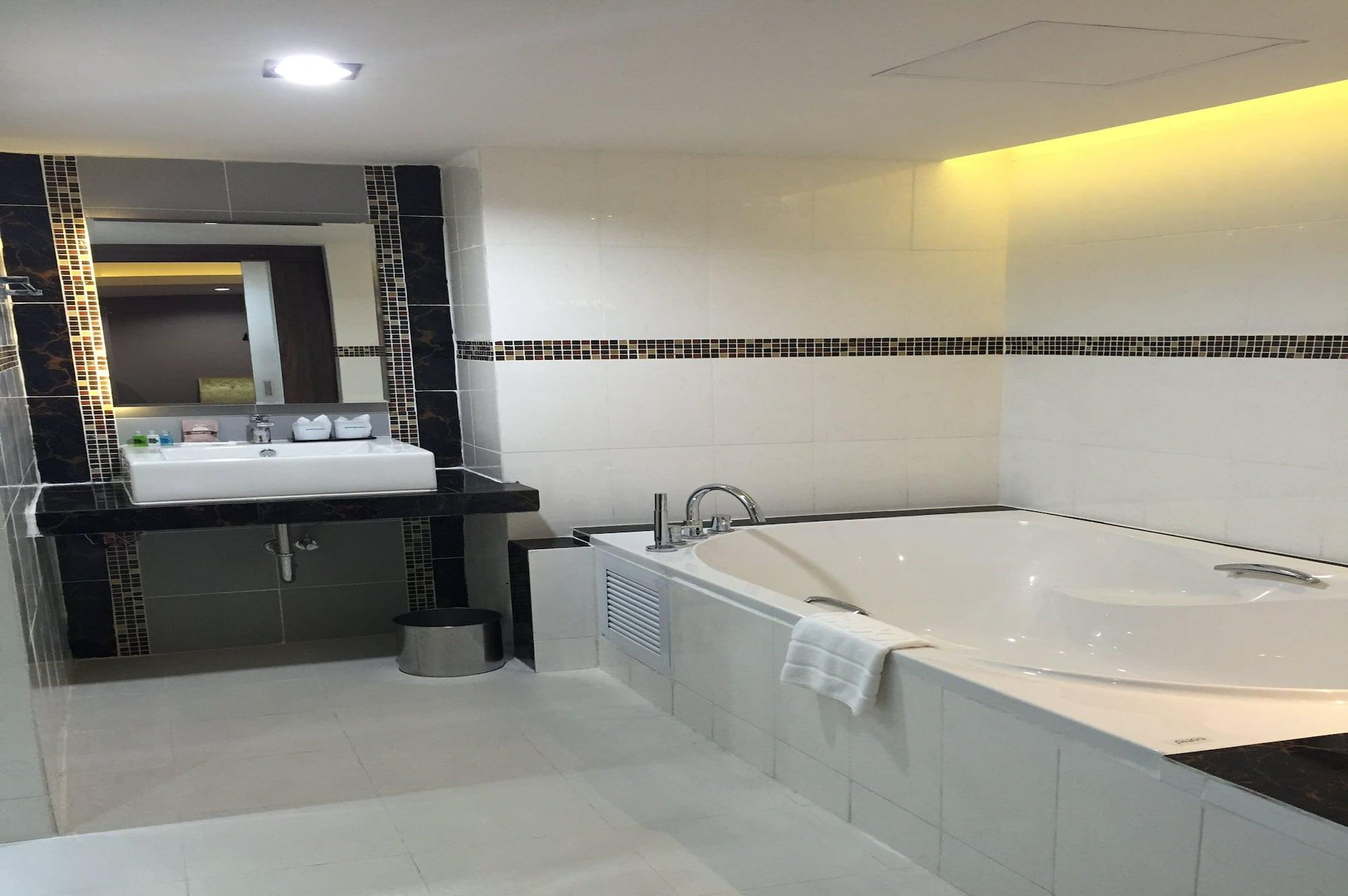 Grand Pink Hotel Hatyai Hat Yai Ngoại thất bức ảnh