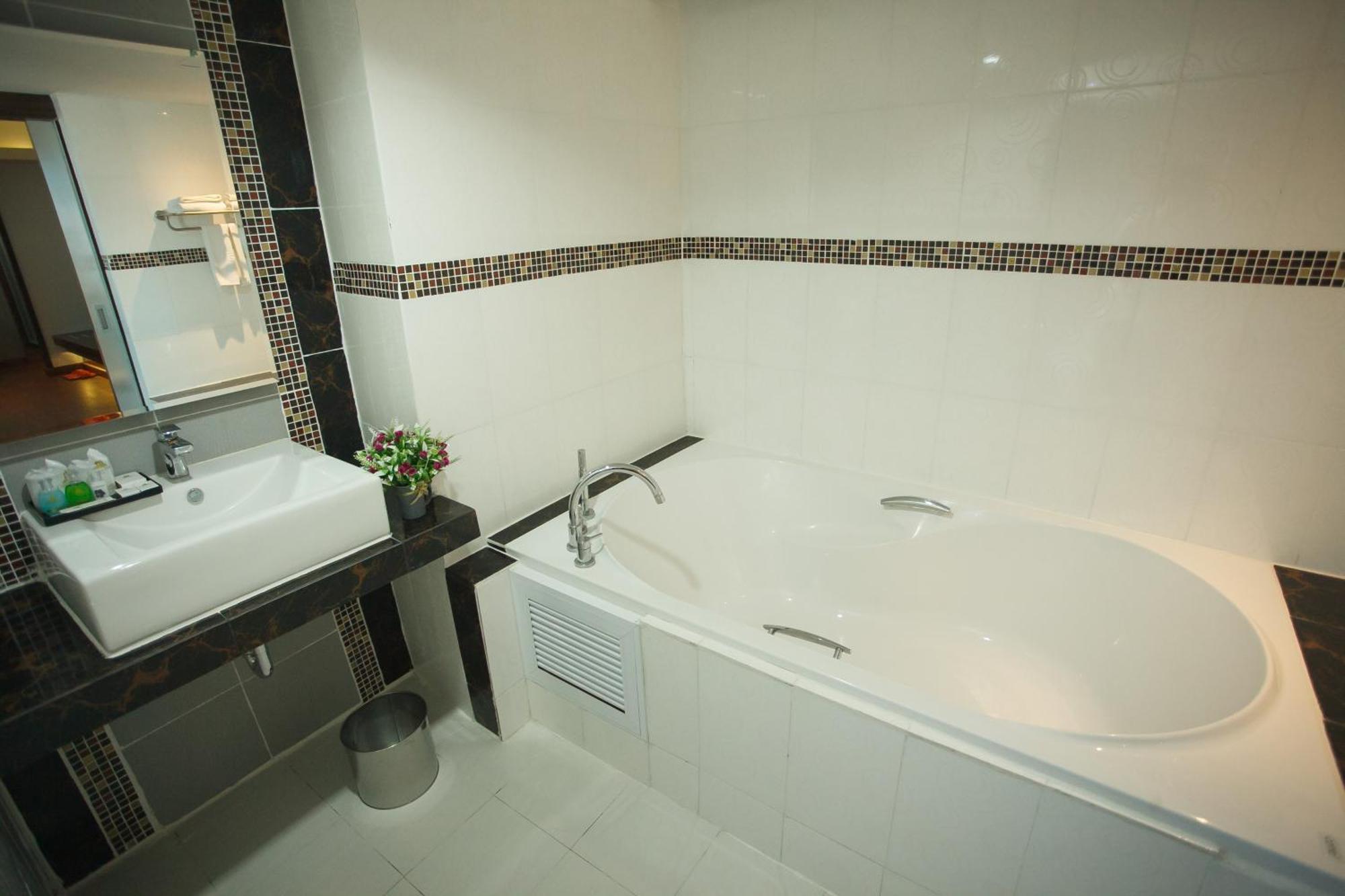 Grand Pink Hotel Hatyai Hat Yai Ngoại thất bức ảnh