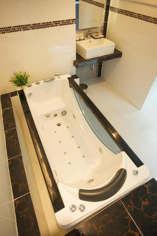 Grand Pink Hotel Hatyai Hat Yai Ngoại thất bức ảnh