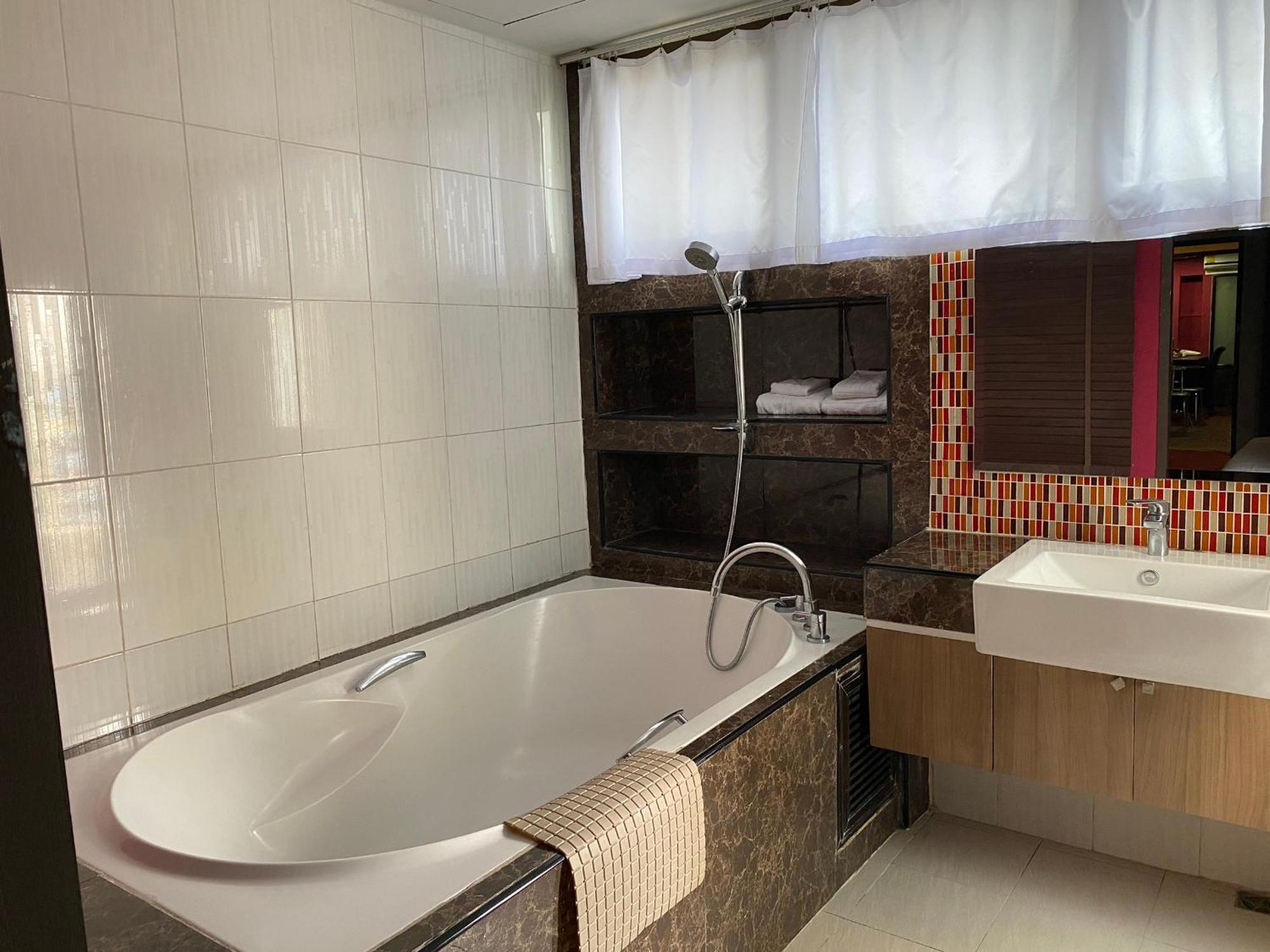 Grand Pink Hotel Hatyai Hat Yai Ngoại thất bức ảnh