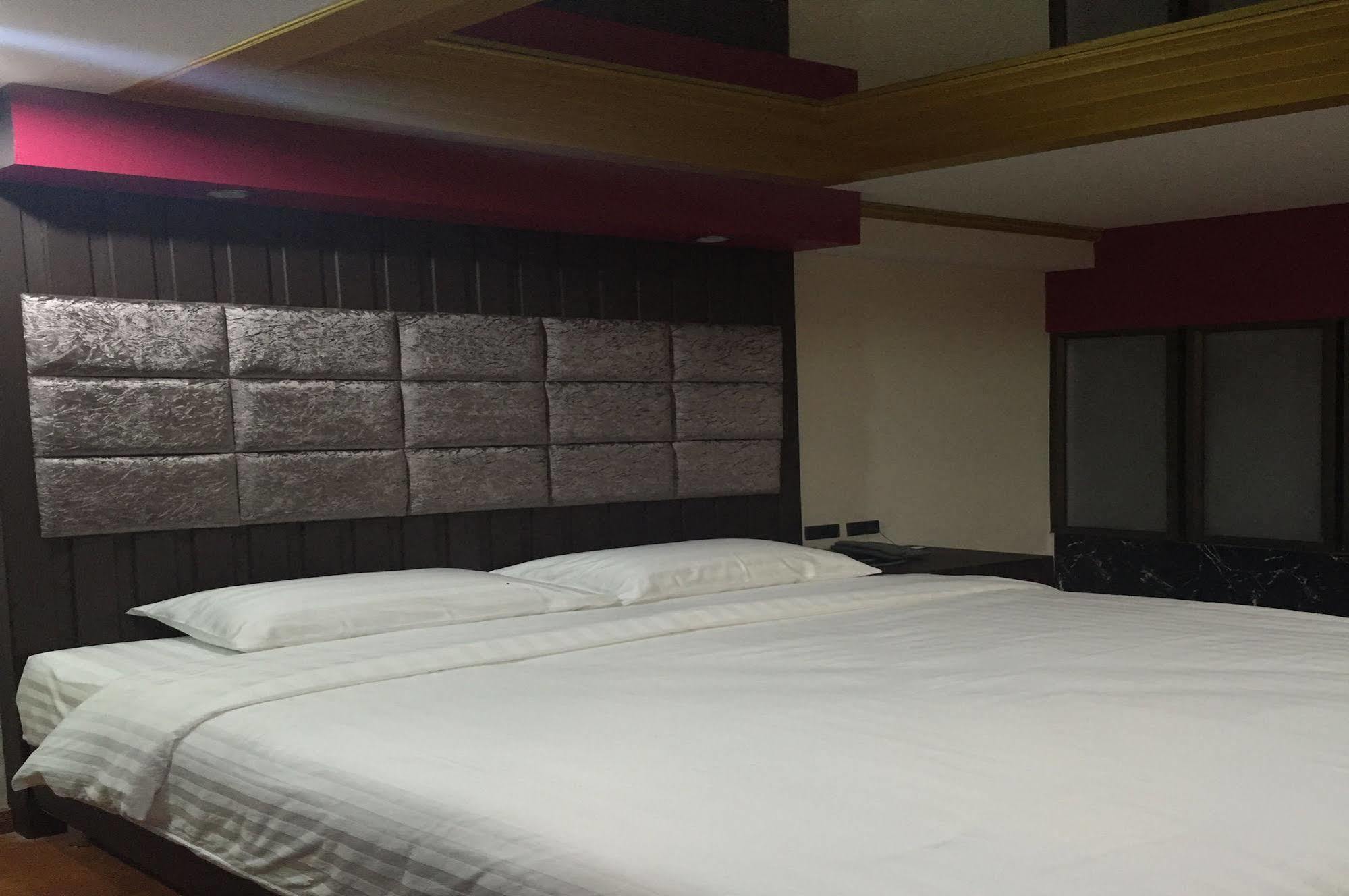 Grand Pink Hotel Hatyai Hat Yai Ngoại thất bức ảnh